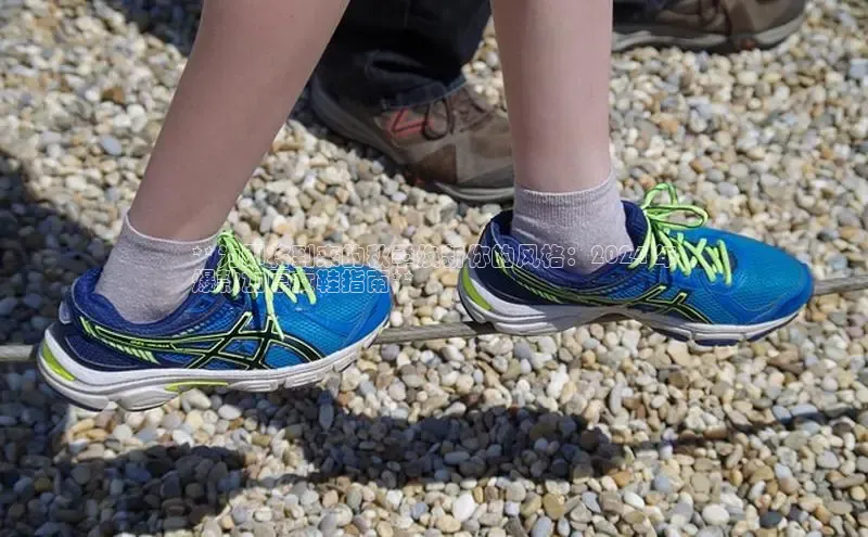 意昂三平台登录入口慧博云通**为即将到来的秋季焕新你的风格：2024 年
爆款加厚女鞋指南**