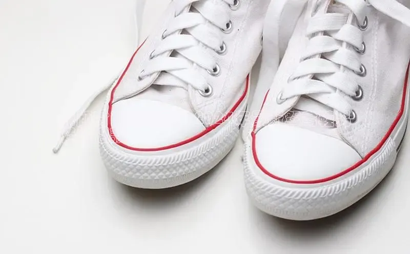 意昂三平台登录入口慧博云通兼顾时尚与甜蜜：2024年最新鸳鸯鞋男
鞋情侣款