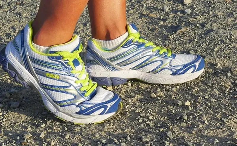 意昂3平台阿里尔公司**2024 年 2 岁女宝宝鞋子：时尚又舒适
的流行款式**