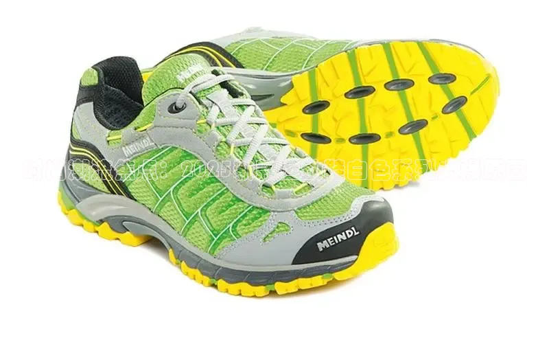 时尚潮流焦点：2025新款运动鞋白色系列火爆原因